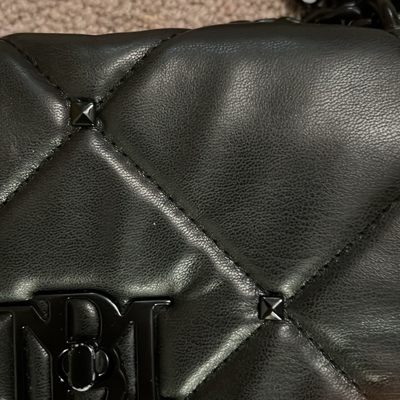 Badgely Mischka black chain quilted stud faux leather rocker shoulder bag purse - Picture 7 of 7